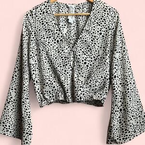 Black & Neutral Grayish-White Dalmatian/Scattered Leopard Blouse W/Flared Sleeve